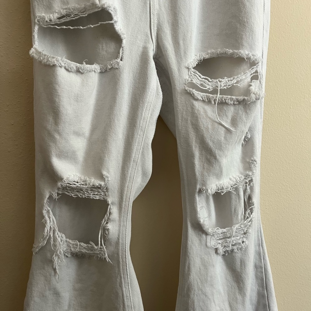 Missguided Distressed White Jeans - Picture 4 of 9